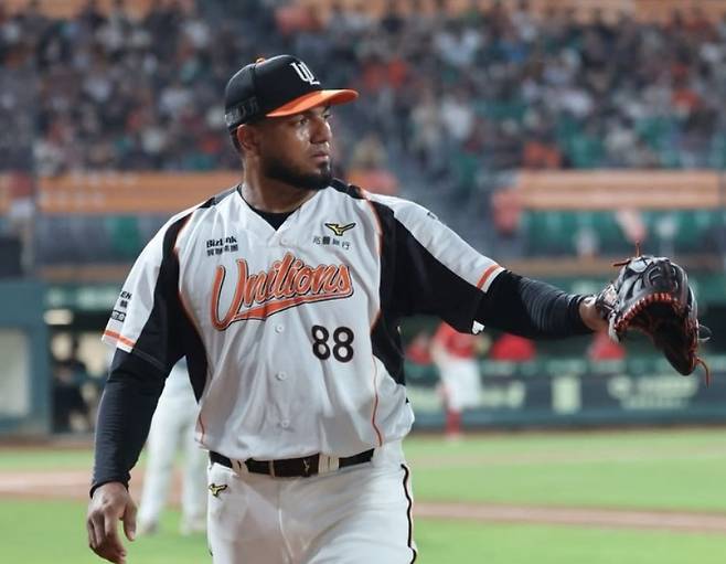 'ERA 1.13' 삼성 라이온즈 '가을 영웅', 대만서 대기록 주인공 등극…7이닝 1실점 호투→CPBL 최초 구단 2000승 일궈냈다