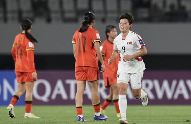 '0-2→2-2 잘 따라잡았는데…' 中 눈물 펑펑, 北 '해트트릭'에 당했다…'U-17 女 결승 진출 실패→월드컵 출전권은 확보'
