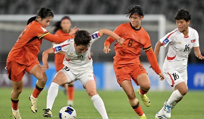 '0-2→2-2 잘 따라잡았는데…' 中 눈물 펑펑, 北 '해트트릭'에 당했다…'U-17 女 결승 진출 실패→월드컵 출전권은 확보'
