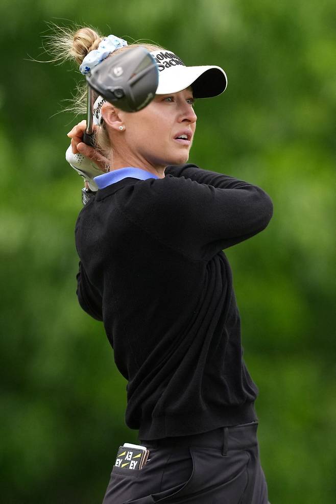 ‘장타 여왕’ 윤이나, 282야드 폭발... LPGA 데뷔 첫 승 정조준