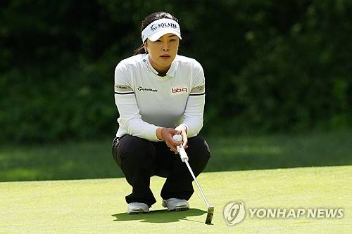 드디어 첫 승 기회 잡았다… 윤이나, 퀸시티 챔피언십 1R 공동 1위