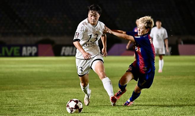 남북 친선전 아닌 '정식 대회'인데... 뜬금없는 '北 응원'에 황당한 축구계