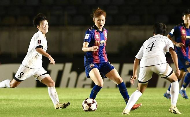 남북 친선전 아닌 '정식 대회'인데... 뜬금없는 '北 응원'에 황당한 축구계