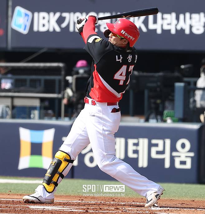 이범호와 나성범의 대화, 어떤 이야기 오갔을까… 여전히 기대한다, 해결사가 더 필요하다