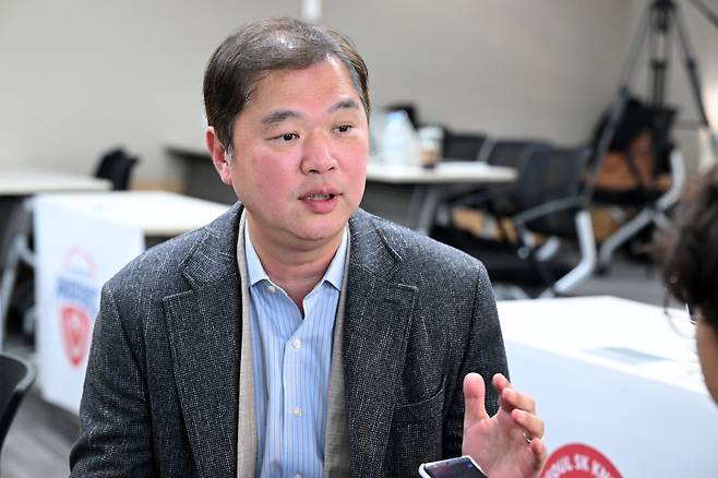 ‘대박’ KBL 첫 ‘형제 단장-감독’ 뜬다···DB ‘이규섭 감독 선임’ 이흥섭 단장과 함께 팀 이끈다