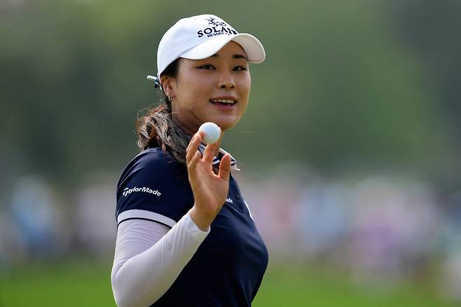258m '대포알' 드라이브 쾅쾅…윤이나, LPGA 크로거 퀸시티 공동 선두 출발
