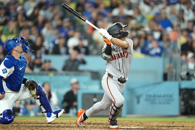 '와' 이정후, MLB 첫 '인사이드 더 파크 홈런'…다저스 무너트렸다 (종합)