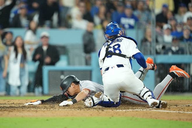 '와' 이정후, MLB 첫 '인사이드 더 파크 홈런'…다저스 무너트렸다 (종합)