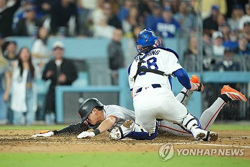 '비거리 68m' 이정후, 인사이드더파크 홈런… 현지 중계진 반응은[초점]