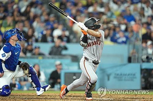 '비거리 68m' 이정후, 인사이드더파크 홈런… 현지 중계진 반응은[초점]