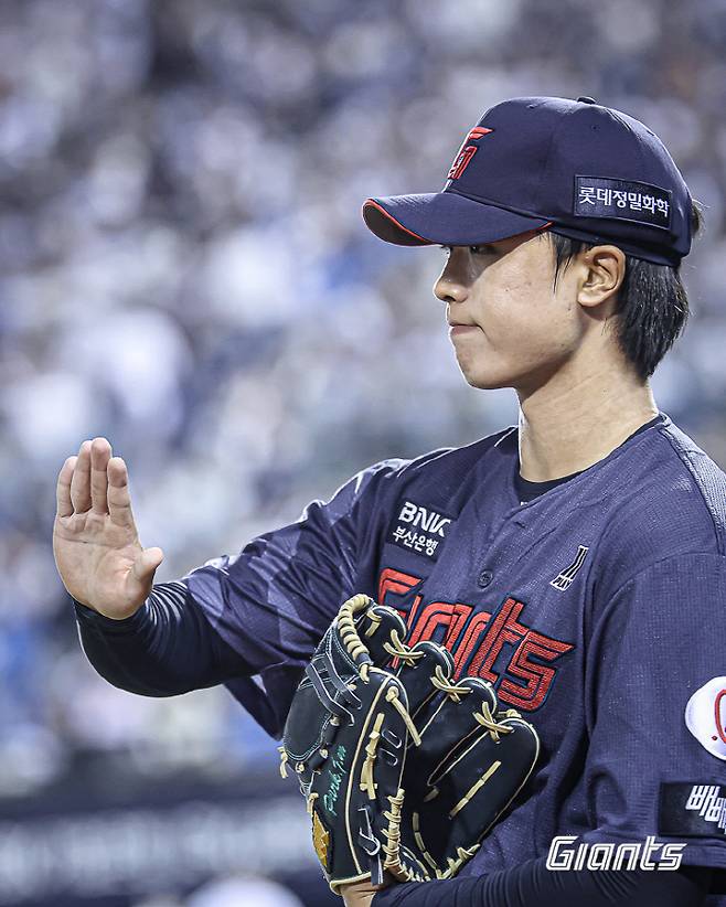 2-1 → 2-4 → 4-4 → 5-5 → 6-5. KS급 긴장감, 롯데 아무튼 이겼다! 두산 3연패 수렁 [잠실 현장]