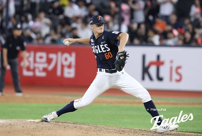 '잭 쿠싱 감사합니다' 한화와 마지막 날 SV, 멋진 이별→문현빈+페라자 홈런포로 완성…KT 5-3 제압+연승 질주 [수원:스코어]
