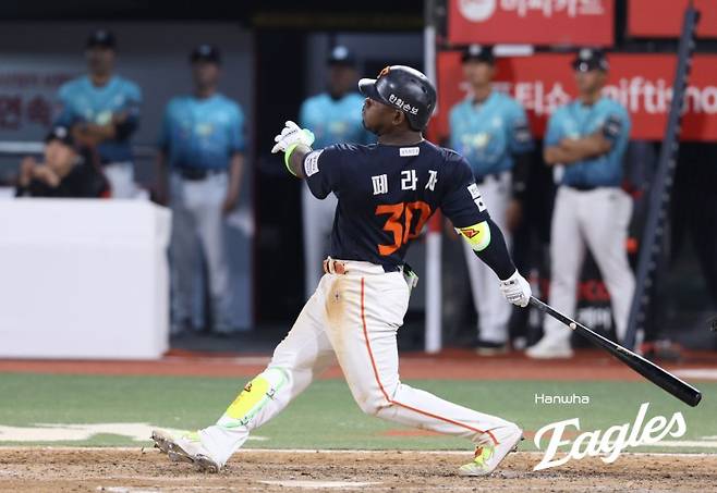'잭 쿠싱 감사합니다' 한화와 마지막 날 SV, 멋진 이별→문현빈+페라자 홈런포로 완성…KT 5-3 제압+연승 질주 [수원:스코어]