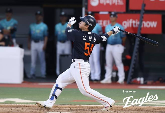 '잭 쿠싱 감사합니다' 한화와 마지막 날 SV, 멋진 이별→문현빈+페라자 홈런포로 완성…KT 5-3 제압+연승 질주 [수원:스코어]