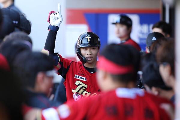 '8푼1리+0홈런→3할 타자+6홈런' 1년 새 이렇게 성장하다니…KIA 구한 '06년생 복덩이', 이대로라면 AG도 가능?
