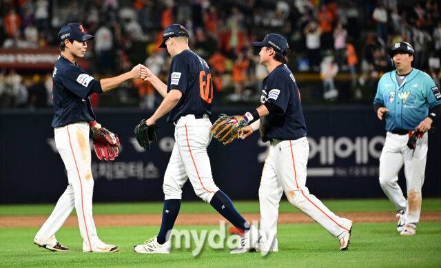 '와' 이런 외인 또 없습니다, 6주 계약 종료일 세이브→20일 韓 떠난다…한화 감독