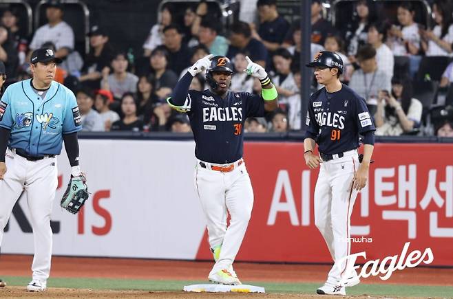 강백호 보상선수로 떠난 한승혁, 이번엔 친정팀 한화가 울렸다…페라자 홈런→문현빈 장타 '쾅' [수원 현장]