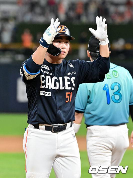 '벌써 8호' 한화 1위 등극, 거포 돌멩이 변신