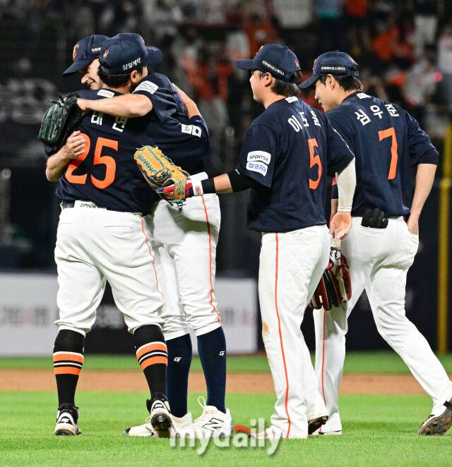 “쿠싱 다른 팀에서 활약하는 걸 보고 싶다…얘기하고 싶었는데 영어가 안 돼서” 한화 새 클로저의 진심고백[MD수원]