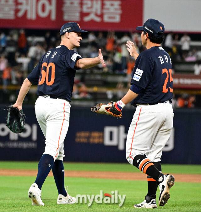 “쿠싱 다른 팀에서 활약하는 걸 보고 싶다…얘기하고 싶었는데 영어가 안 돼서” 한화 새 클로저의 진심고백[MD수원]