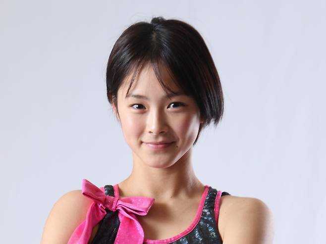 '2010년생 맞아?' 日 여고생 파이터 '데뷔전 완승'... 무려 30세 베테랑이 쉴새 없이 얻어맞다니