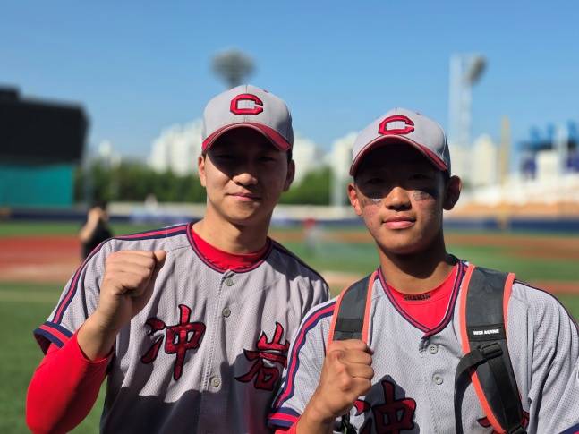'한화팬' 2학년 유격수가 15년 만의 우승 이끌다! 충암고 오유찬