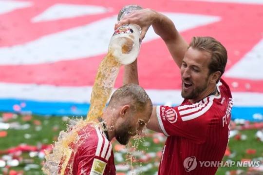 '52년 만에 깼다' 뮌헨, 케인 해트트릭으로 시즌 122골 분데스리가 신기록