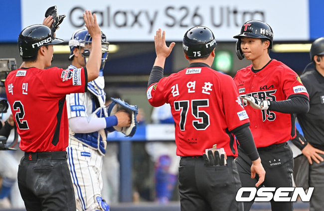웬 횡재야~ 이용규인줄 알았는데 이종범이다...파워+해결사 능력까지 빛나는 19살 리드오프, KIA 이종범 2명이나 보유인가