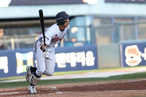 KBO 뒤흔들었던 '3:2' 롯데·두산 초대형 트레이드, 메인 칩으로 꼽혔던 1라운드 3순위 출신 대형 유망주 드디어 터졌다! 친정팀에 비수 꽂은 김민석