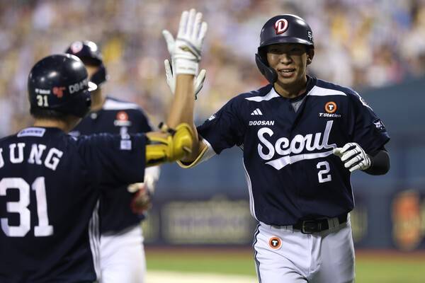 KBO 뒤흔들었던 '3:2' 롯데·두산 초대형 트레이드, 메인 칩으로 꼽혔던 1라운드 3순위 출신 대형 유망주 드디어 터졌다! 친정팀에 비수 꽂은 김민석