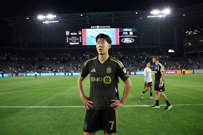 손흥민 끝내 분노 폭발...리그 9호 도움에도 LAFC, 내슈빌에 2-3 참패 '공식전 4연패'→