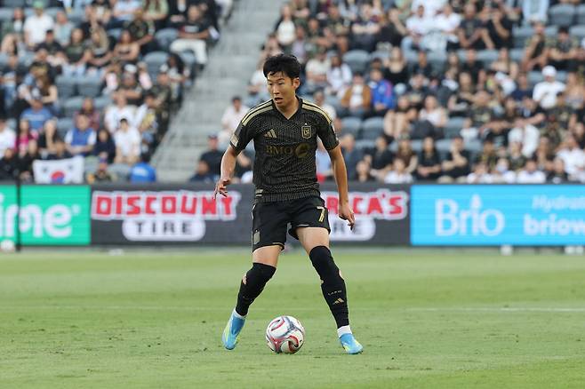 손흥민 끝내 분노 폭발...리그 9호 도움에도 LAFC, 내슈빌에 2-3 참패 '공식전 4연패'→