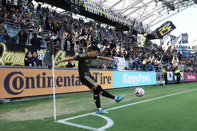 손흥민 끝내 분노 폭발...리그 9호 도움에도 LAFC, 내슈빌에 2-3 참패 '공식전 4연패'→