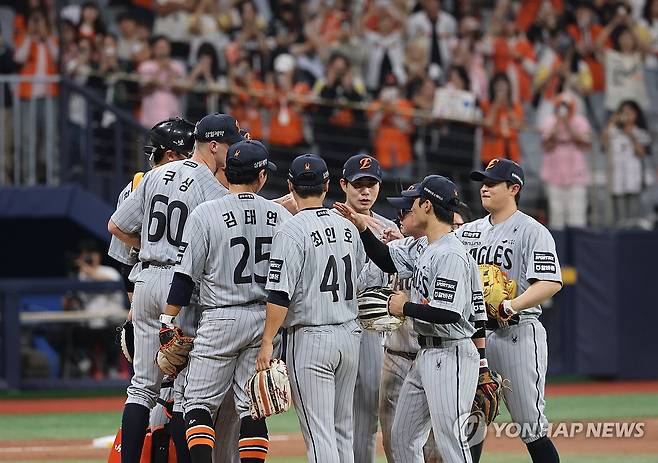 “3강·5중·2약” 프로야구 판 흔든다…400만 관중도 눈앞