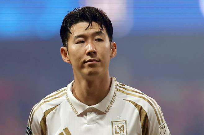 '대반전' 손흥민, 한국인 최초 리오넬 메시와 같은 팀 무산?... 美 유력 기자, MLS 올스타 투표 'SON 제외'