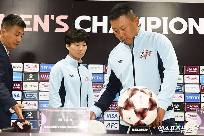 한국 GK 머리에 발길질→전반 초반부터 백태클…지소연이 고발한 北 깡패축구,