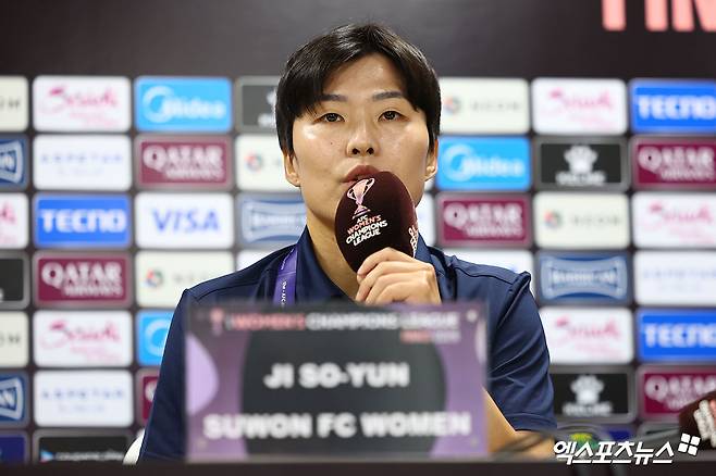 한국 GK 머리에 발길질→전반 초반부터 백태클…지소연이 고발한 北 깡패축구,