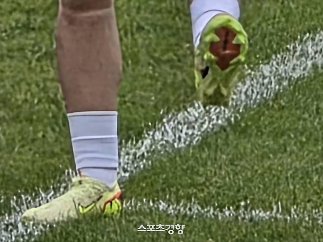 나이키·아디다스 축구화 신고 시종일관 ‘화기애애’…입국·기자회견과는 사뭇 달랐던 내고향축구단의 훈련 현장
