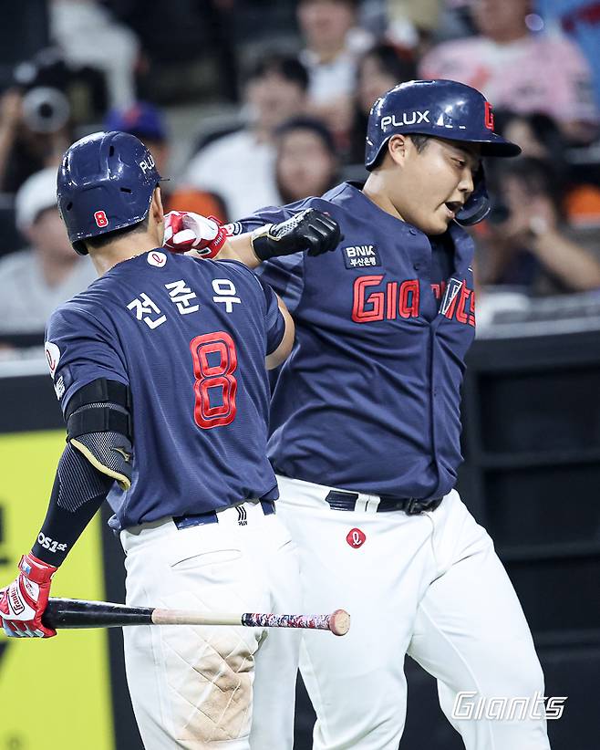 '한동희 3G 연속 홈런' 롯데, 대반전 역전 드라마!…한화 6-4 무너뜨리고 연패 탈출→불펜 철벽투 빛났다 [대전:스코어]