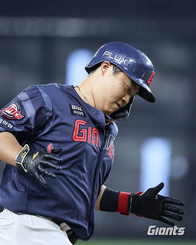 '한동희 3G 연속 홈런' 롯데, 대반전 역전 드라마!…한화 6-4 무너뜨리고 연패 탈출→불펜 철벽투 빛났다 [대전:스코어]