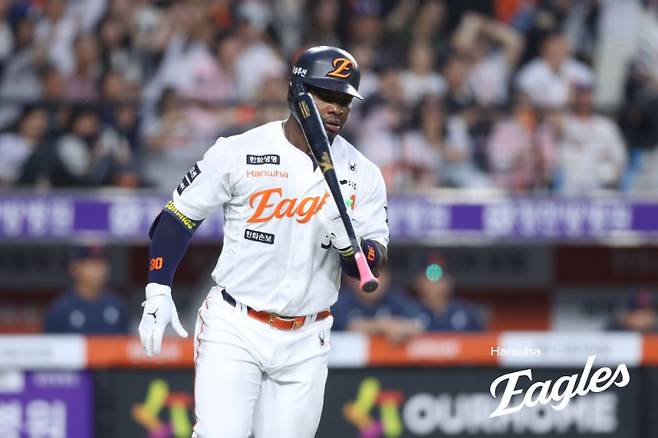 '한동희 3G 연속 홈런' 롯데, 대반전 역전 드라마!…한화 6-4 무너뜨리고 연패 탈출→불펜 철벽투 빛났다 [대전:스코어]