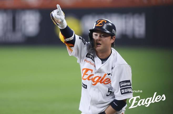 '한동희 3G 연속 홈런' 롯데, 대반전 역전 드라마!…한화 6-4 무너뜨리고 연패 탈출→불펜 철벽투 빛났다 [대전:스코어]