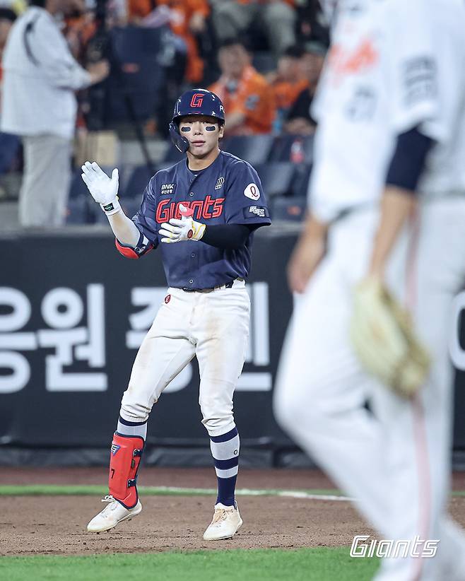 '한동희 3G 연속 홈런' 롯데, 대반전 역전 드라마!…한화 6-4 무너뜨리고 연패 탈출→불펜 철벽투 빛났다 [대전:스코어]