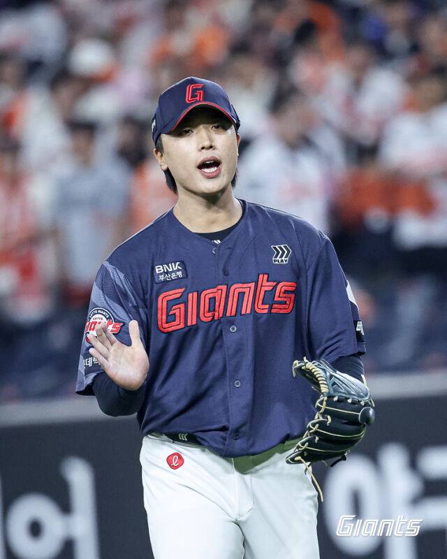 '홈런-홈런-홈런' 이대호 후계자, 두산서 온 트레이드 이적생 해냈다…롯데 팬들도 열광하다