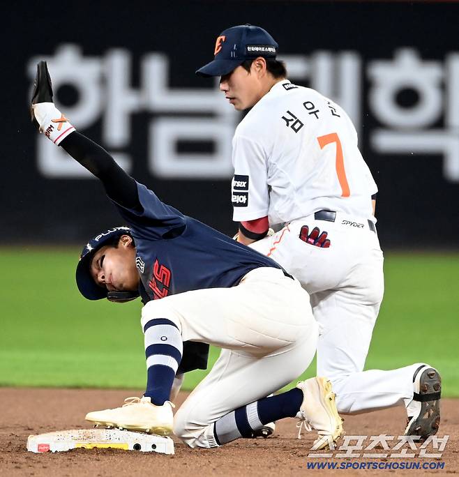 '8회 3도루 유린' 한화, 대형 포수 허인서만의 잘못일까 → 롯데는 그럼 7회까지는 왜 안 뛰었을까 [대전 현장]