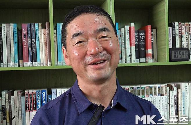 ‘3억 받고 한국에서 북한 응원?’ 응원단장이 밝힌 진실과 소신···“비판은 수용하나 불필요한 갈등 부추기는 건 아쉬워” [이근승의 믹스트존]