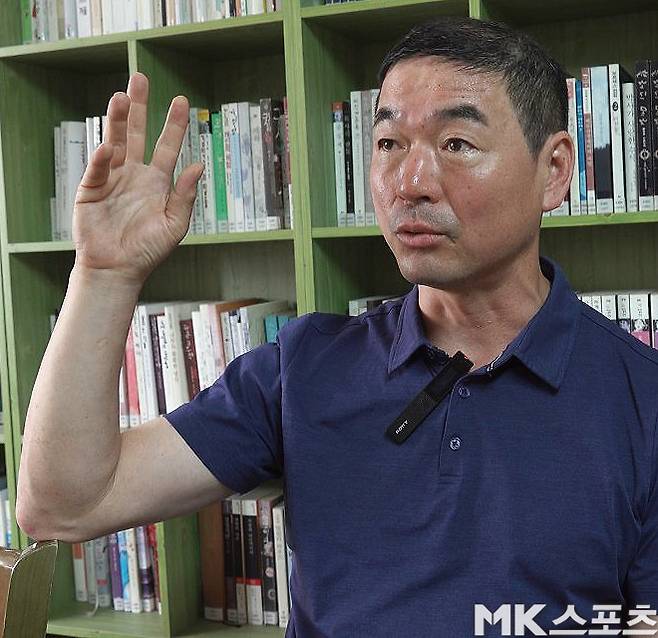 ‘3억 받고 한국에서 북한 응원?’ 응원단장이 밝힌 진실과 소신···“비판은 수용하나 불필요한 갈등 부추기는 건 아쉬워” [이근승의 믹스트존]