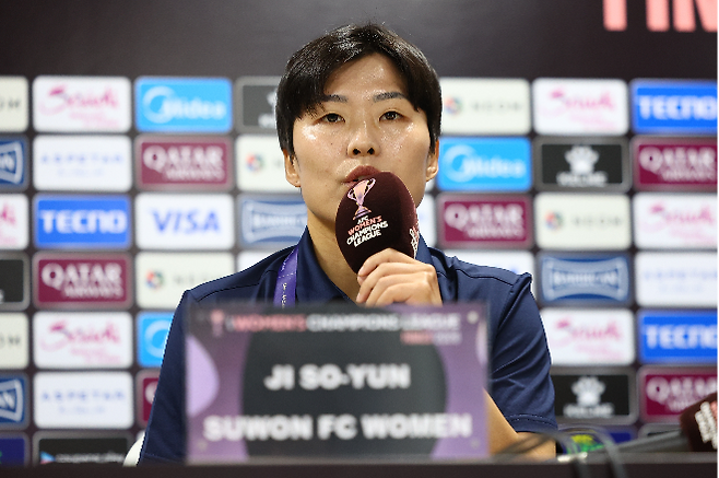 ‘3억 받고 한국에서 북한 응원?’ 응원단장이 밝힌 진실과 소신···“비판은 수용하나 불필요한 갈등 부추기는 건 아쉬워” [이근승의 믹스트존]