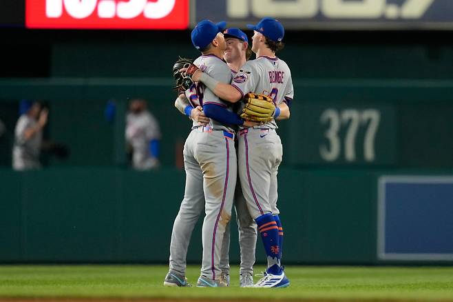 [MLB 레코드]연장 12회 10점 '폭격'…43년 만의 진기록 주인공 된 NYM, 같은 기록 KBO도 있다?