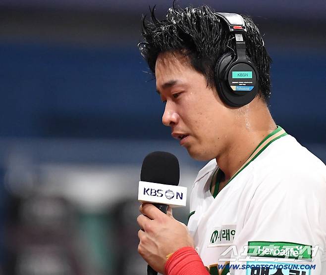 '끝내기 홈런으로 한번, 인터뷰로 두번 울렸다'…고척, 눈물바다로 만든 키움 김웅빈의 간절함